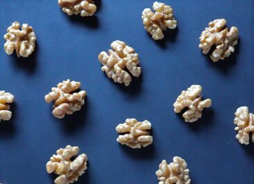 Walnut halves with a similar structure to the brain.