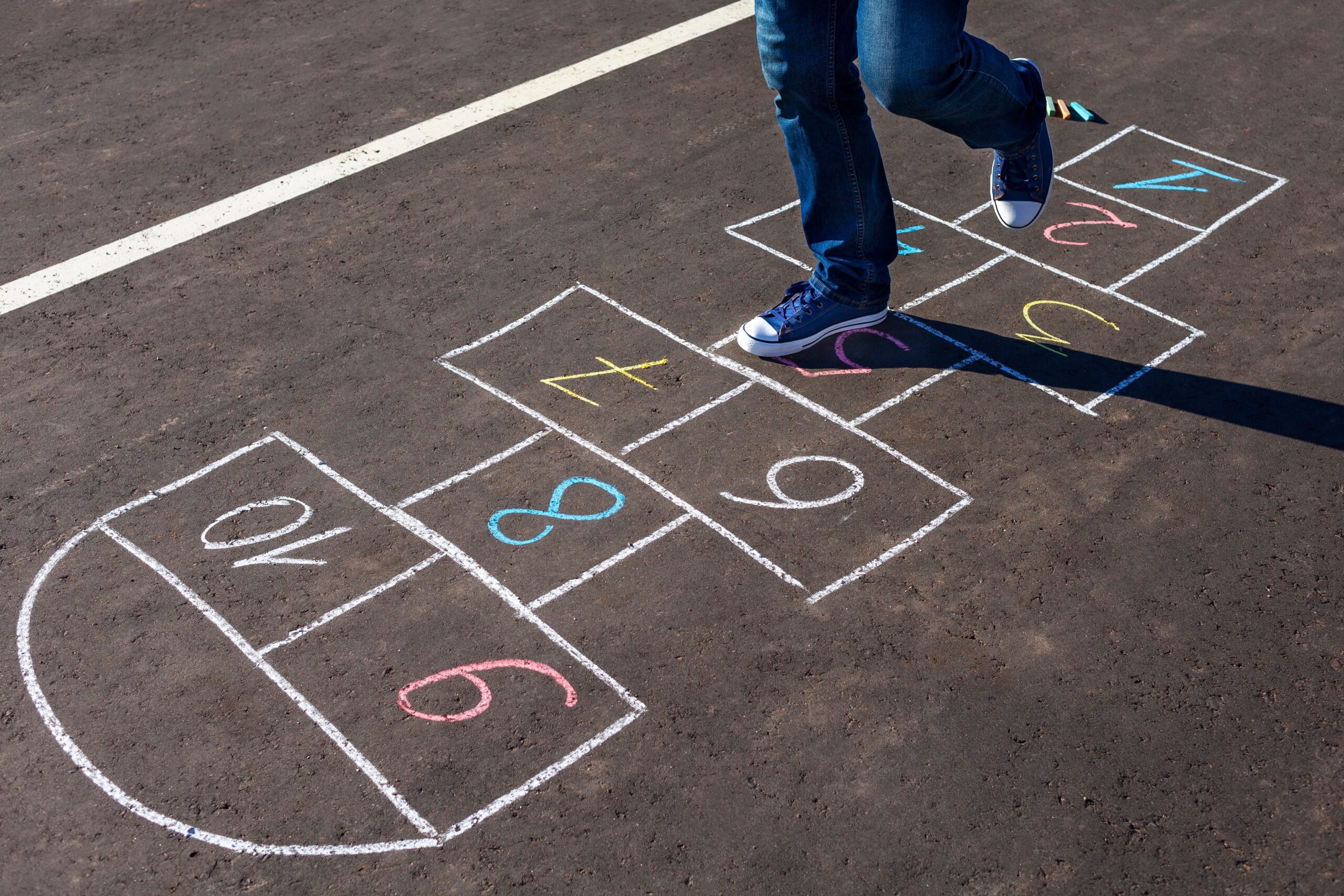 Картинки хоппи хопскотч. Playtime hoppy hopscotch. Hoppy hopscotch. Мелвин hopscotch. Play hopscotch.