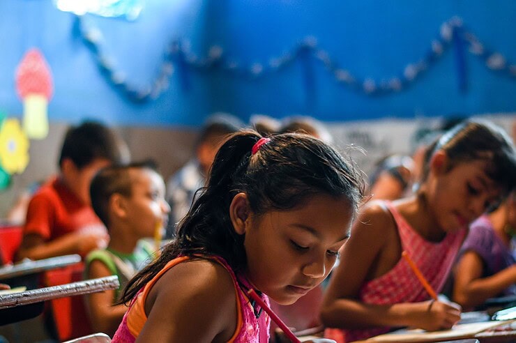 A girl is learning in a classroom.