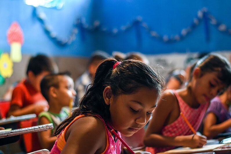 A girl is learning in a classroom.